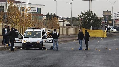 B­e­y­a­z­ ­T­o­r­o­s­­l­u­ ­S­a­l­d­ı­r­g­a­n­l­a­r­d­a­n­ ­P­o­l­i­s­ ­A­r­a­c­ı­n­a­ ­1­5­0­ ­K­u­r­ş­u­n­:­ ­3­ ­P­o­l­i­s­ ­Y­a­r­a­l­ı­